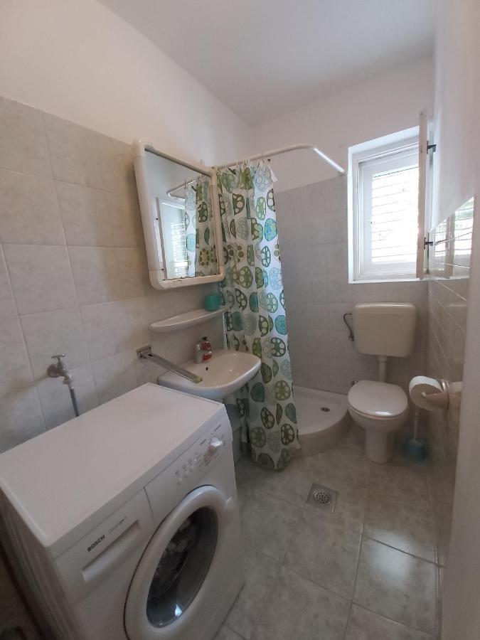 Apartments By The Sea Stanici, Omis - 1031 Tice Esterno foto
